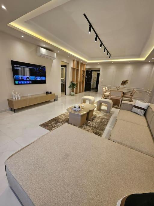 Apartment Luxury 3 Bedroom By A1 435-203 *