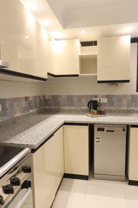 Luxury 3 Bedroom By A1 435-203 *